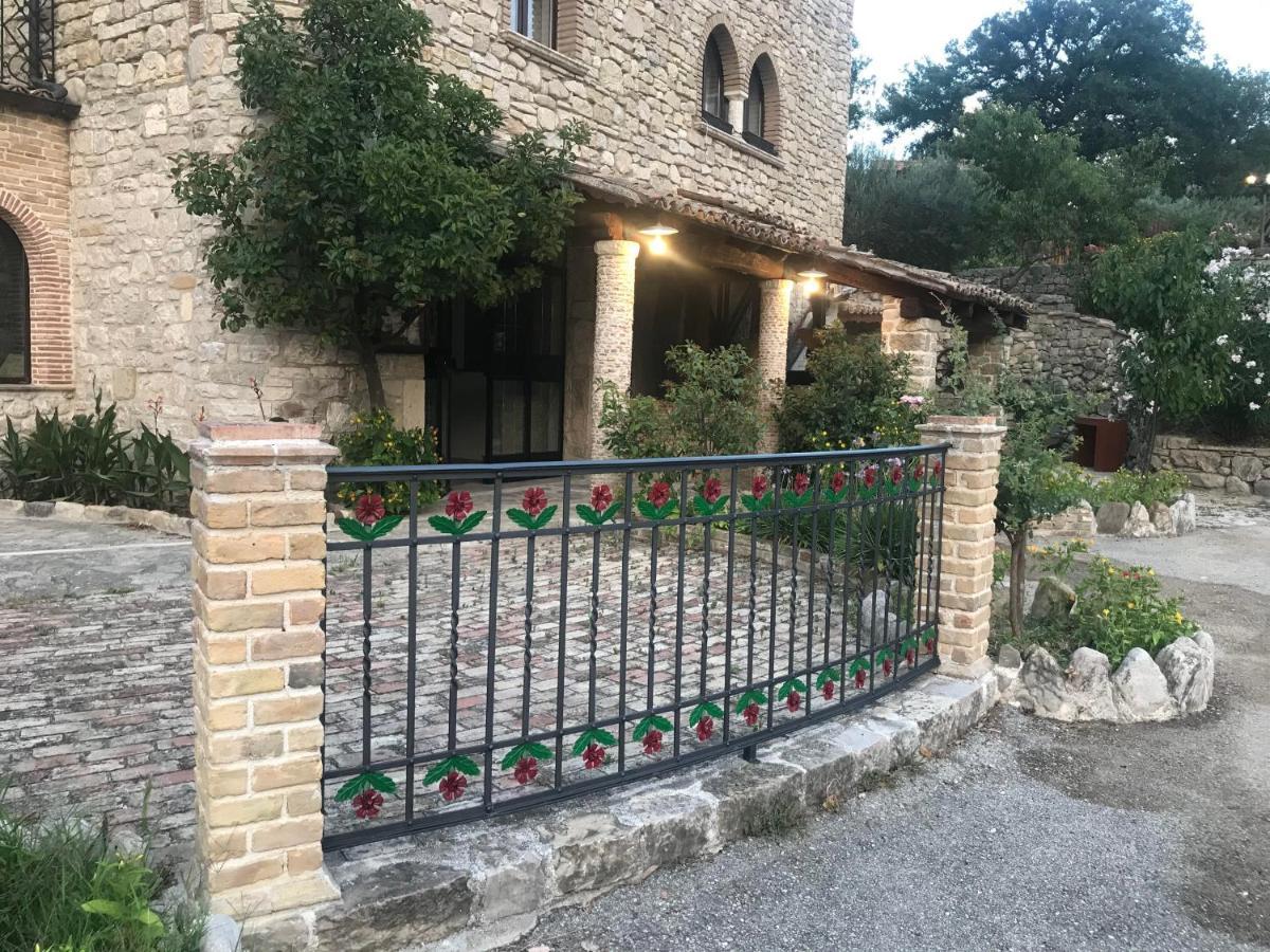 Hotel Lo Smeraldo Roccavivara エクステリア 写真