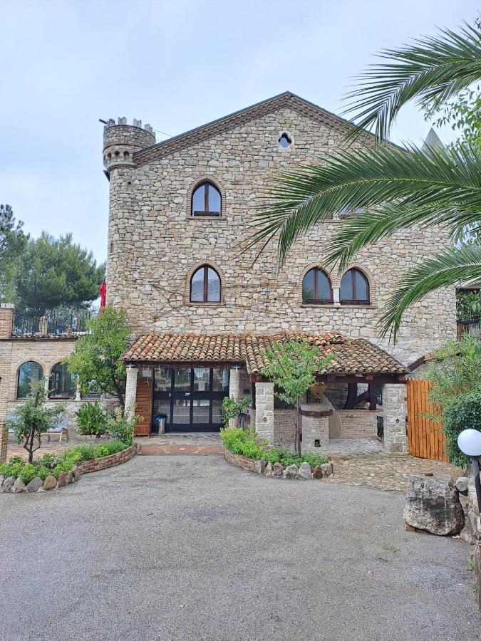 Hotel Lo Smeraldo Roccavivara エクステリア 写真