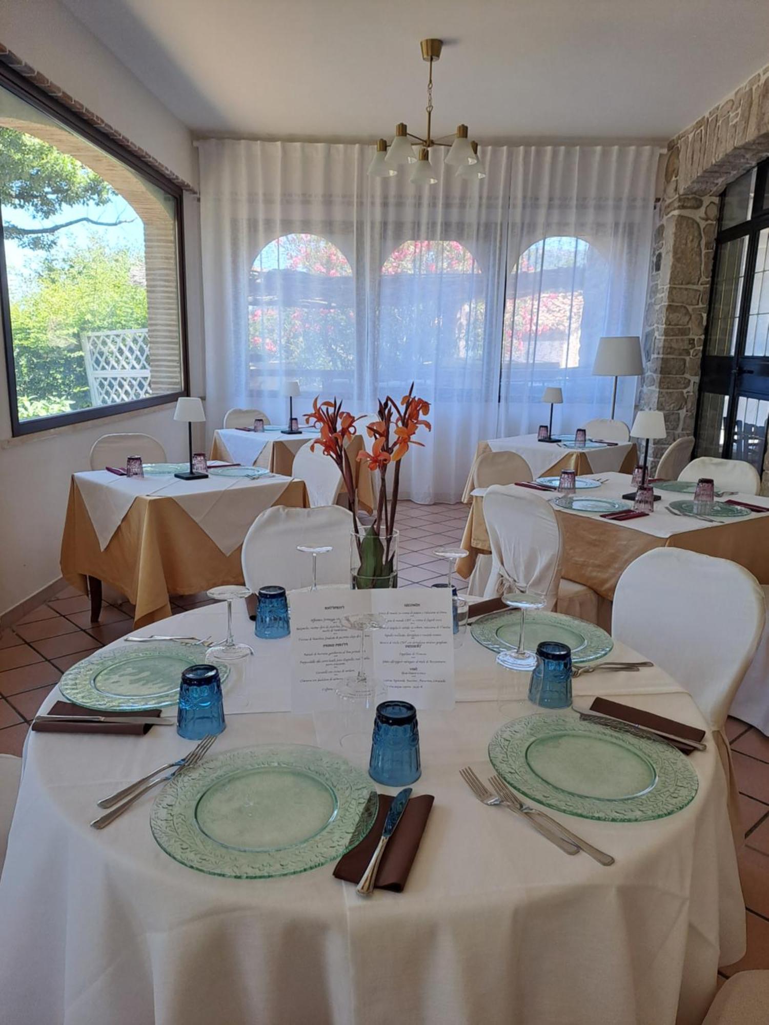 Hotel Lo Smeraldo Roccavivara エクステリア 写真
