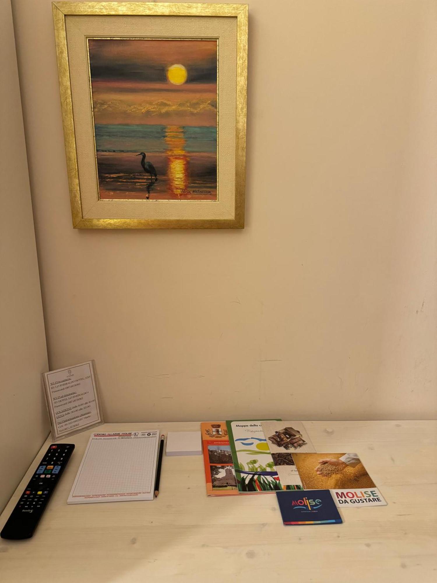 Hotel Lo Smeraldo Roccavivara エクステリア 写真