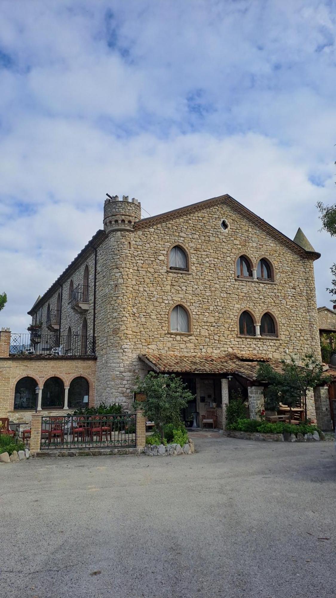 Hotel Lo Smeraldo Roccavivara エクステリア 写真
